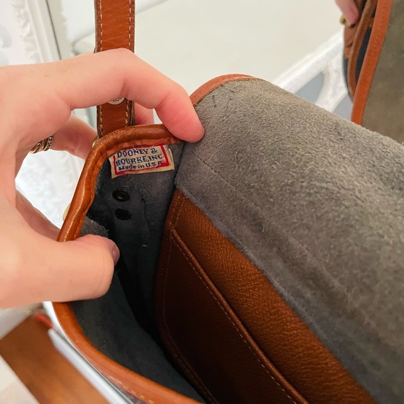 VINTAGE Dooney & Bourke Duck Logo Small Crossbody Handbag Leather Saddle Bag - Picture 8 of 9